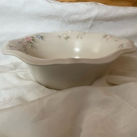 Pfaltzgraff Tea Rose Scalloped Edge Holiday Serving Bowl Plate - Picture 3 of 9